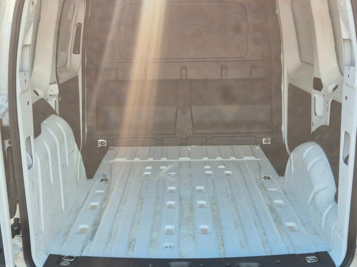 Volkswagen Caddy CADDY CARGO TDI 102BHP  M6F 2DR - Image 3