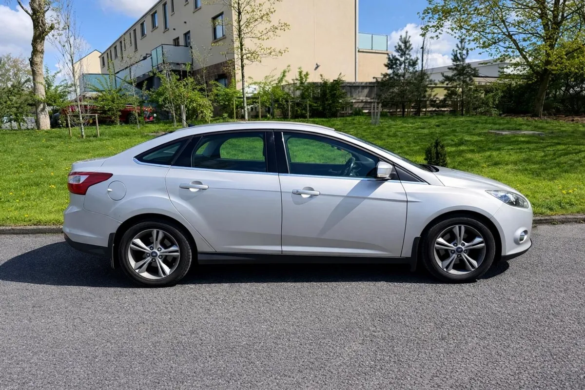 Ford Focus Zetec Automatic Tax and Nct - Image 3