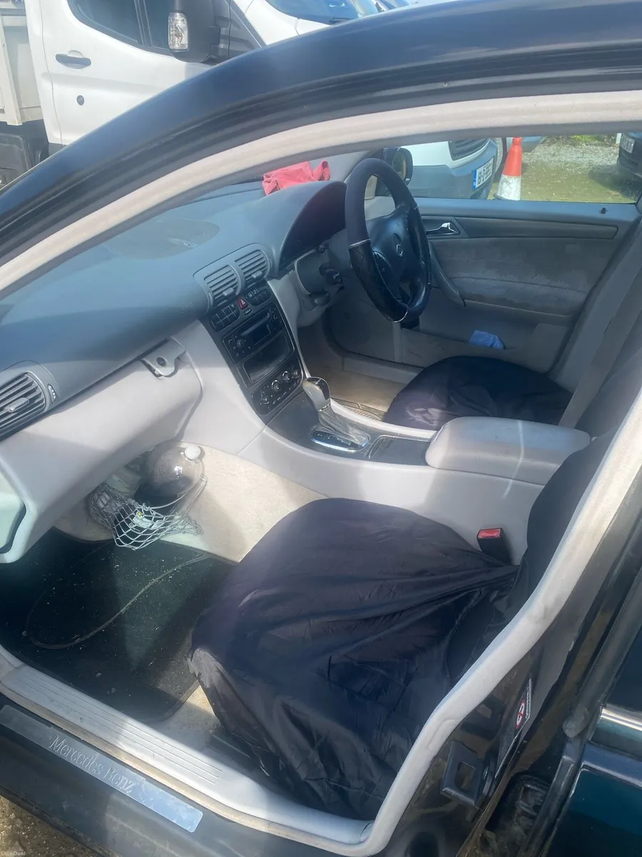 Mercedes Benz C Class saloon 1.8 litre - Image 4