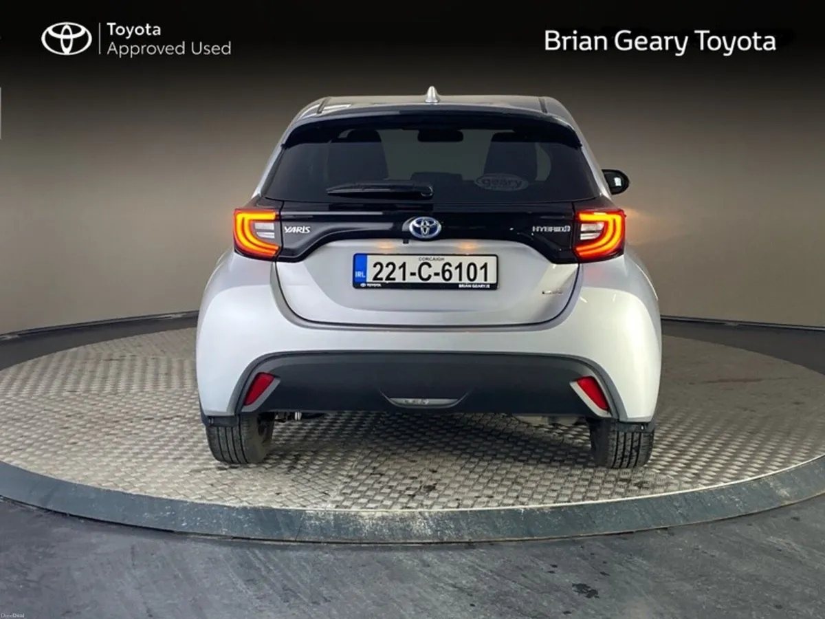 Toyota Yaris HYBRID LUNA SPORT - Image 4