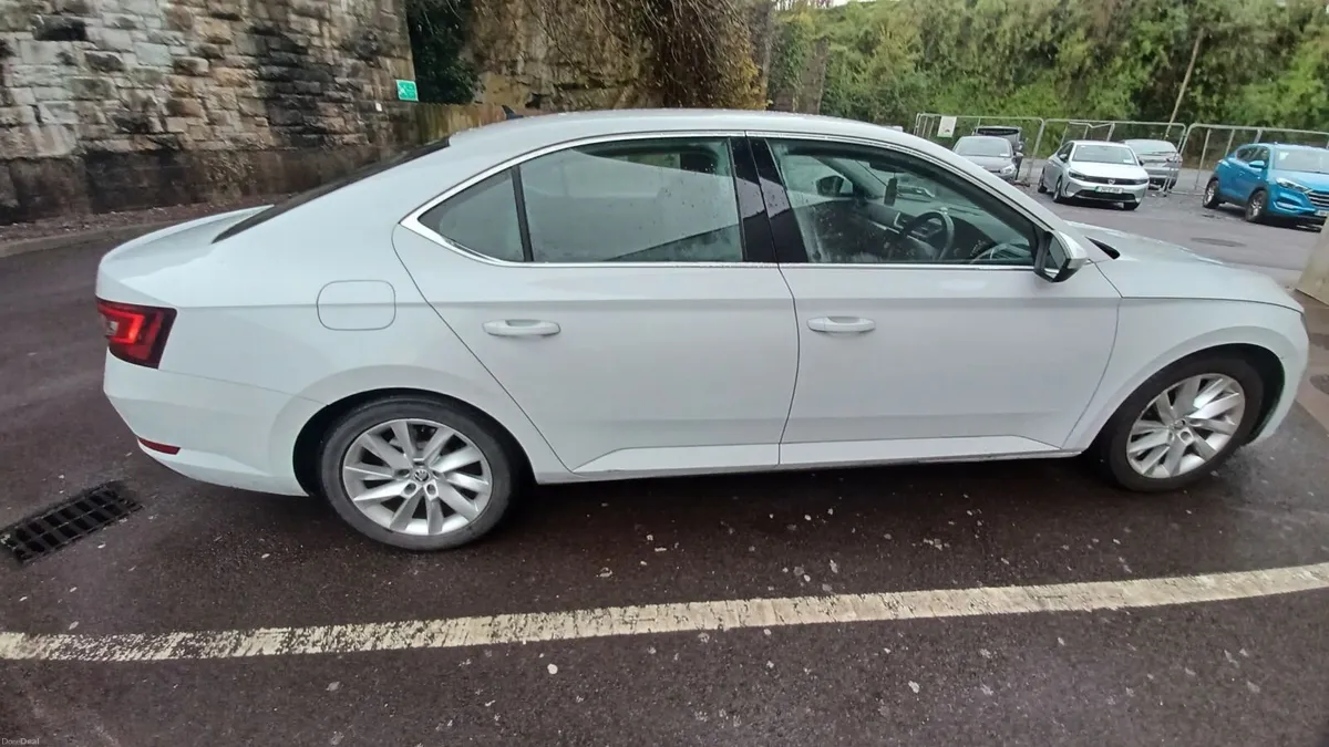 Skoda Superb 2019 - Image 1