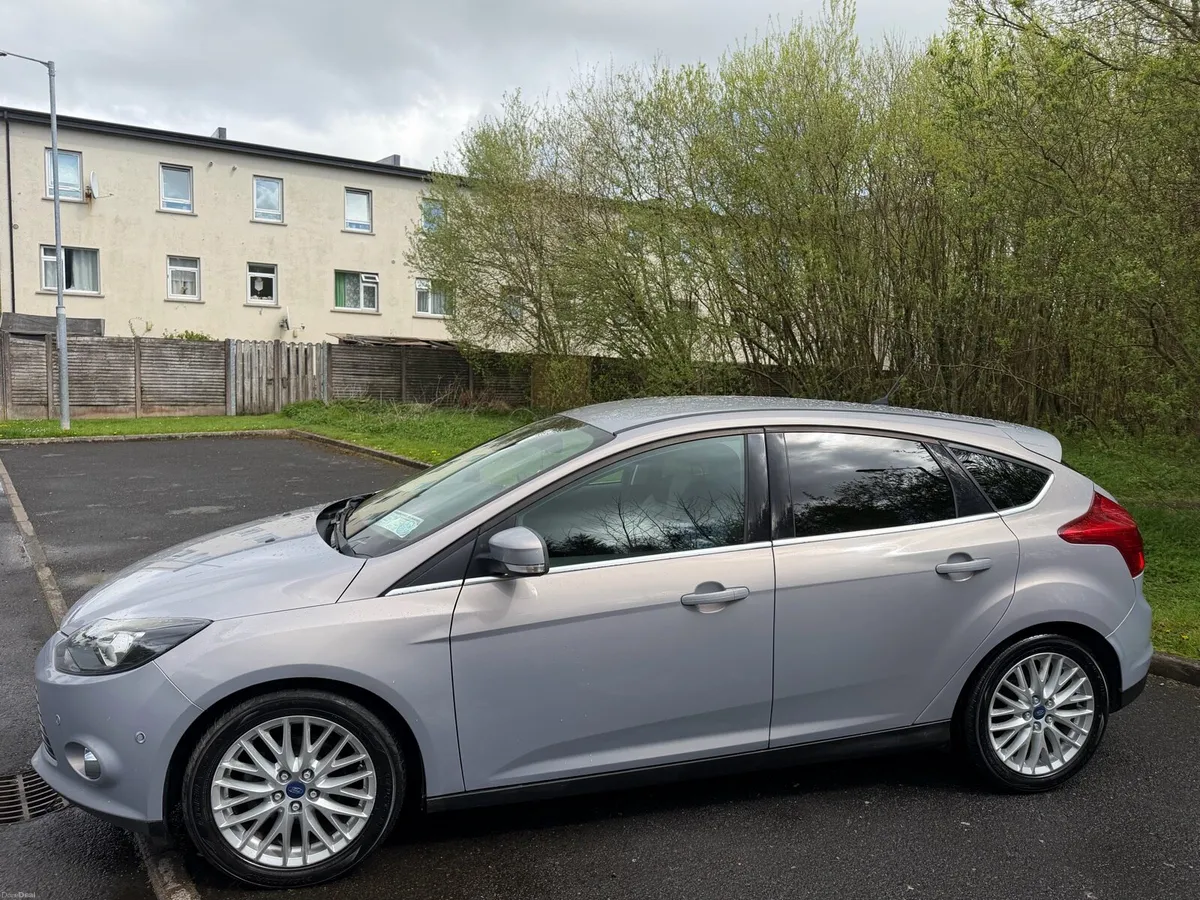 142 Ford Focus New Nct 4/27 - Image 3