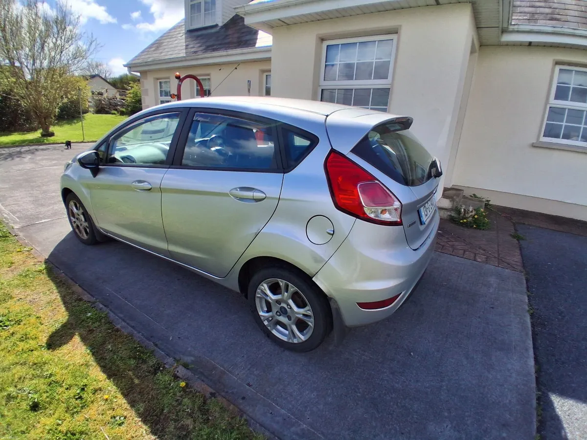 Ford Fiesta 2013 - Image 2