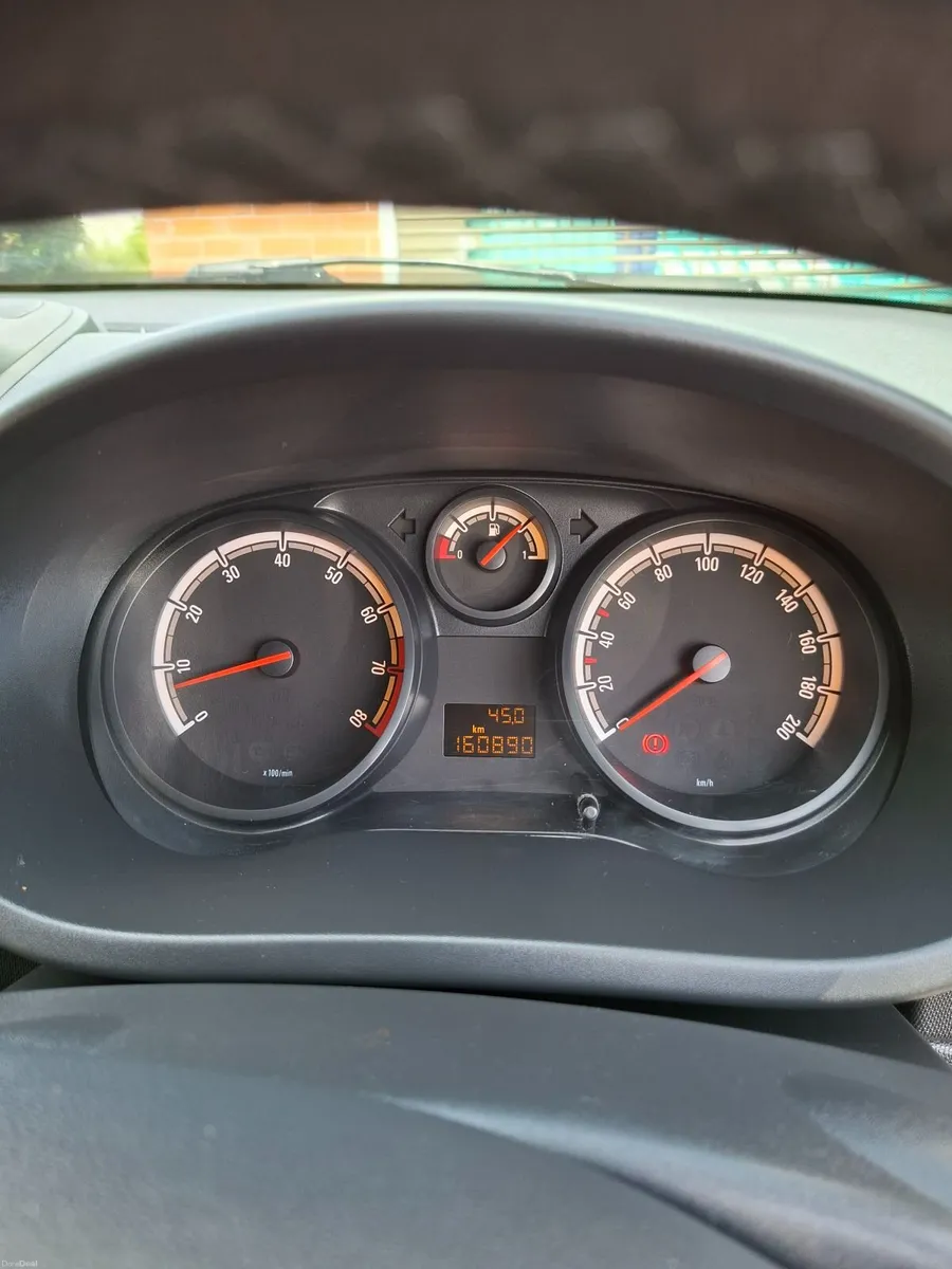 Opel Corsa 2014 - Image 2