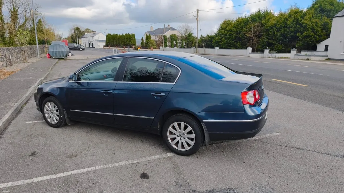 Volkswagen Passat 2008 - Image 2