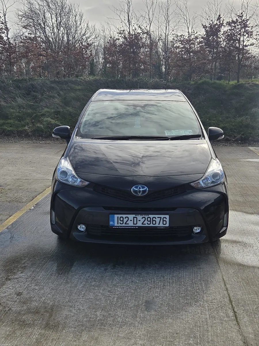 Car(Toyota Prius) - Image 1