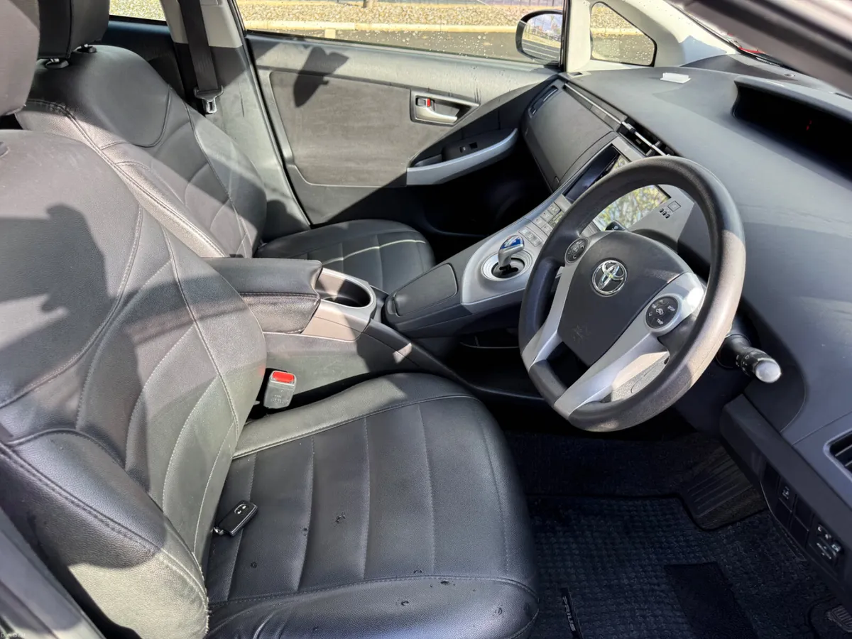 Toyota Prius 2015 - Image 4