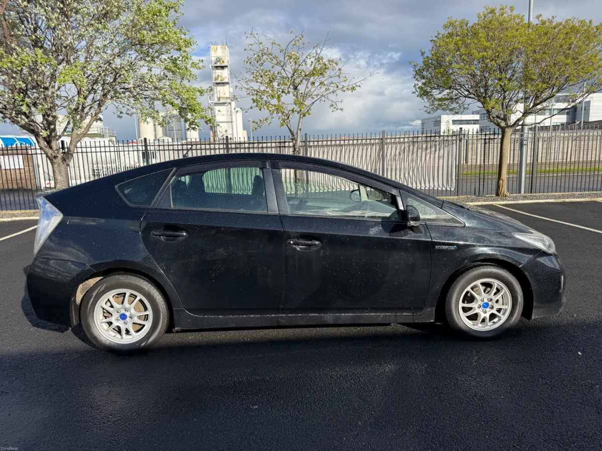 Toyota Prius 2015 - Image 5