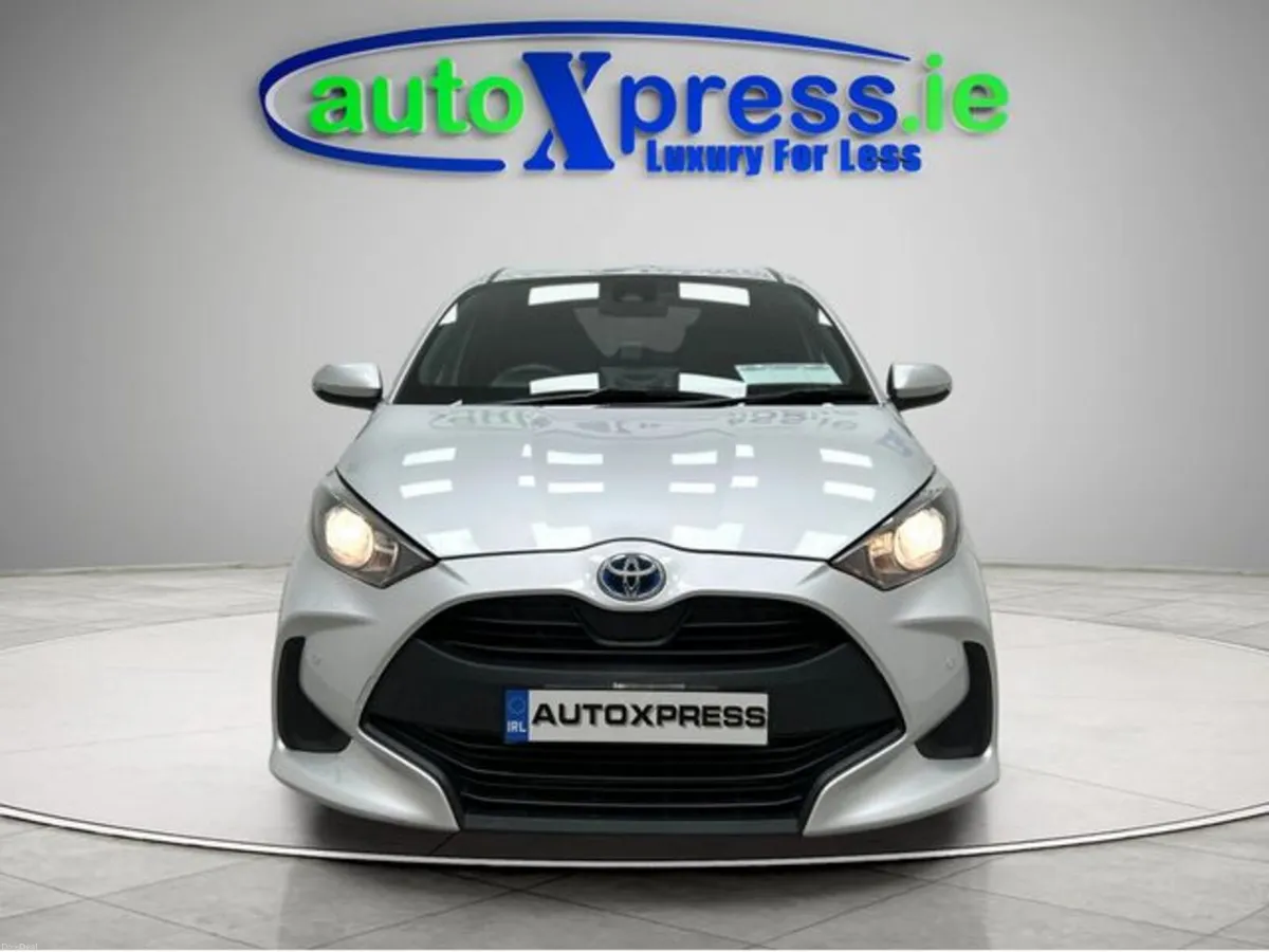 Toyota Yaris 1.5 HYBRID X Automatic, Reversing cam - Image 3