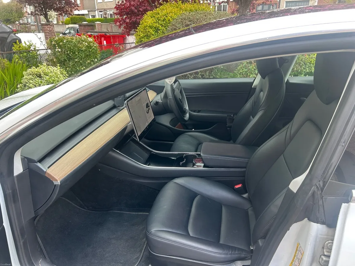 Tesla Model 3 Standard Range Plus 2020 - Image 2