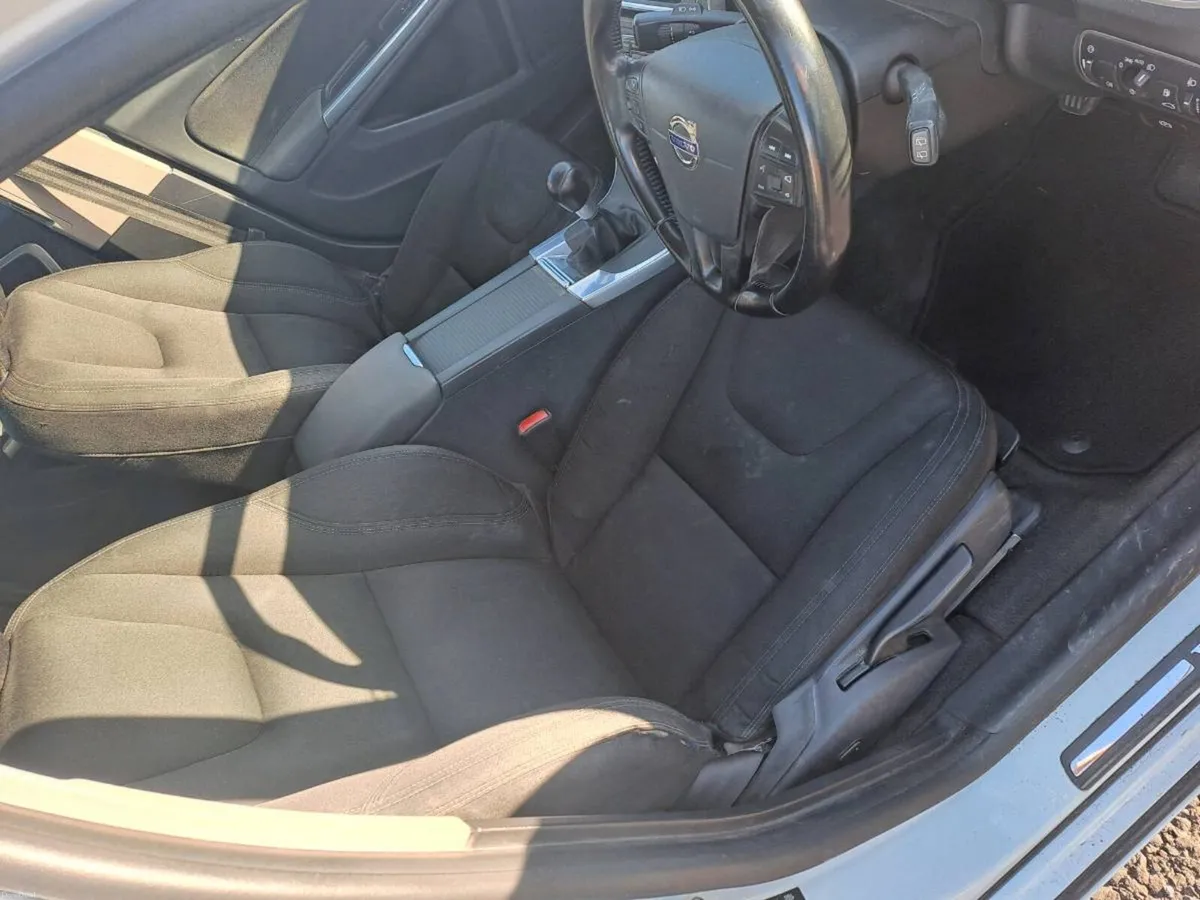 Car Volvo V60 Business Edition - Image 4