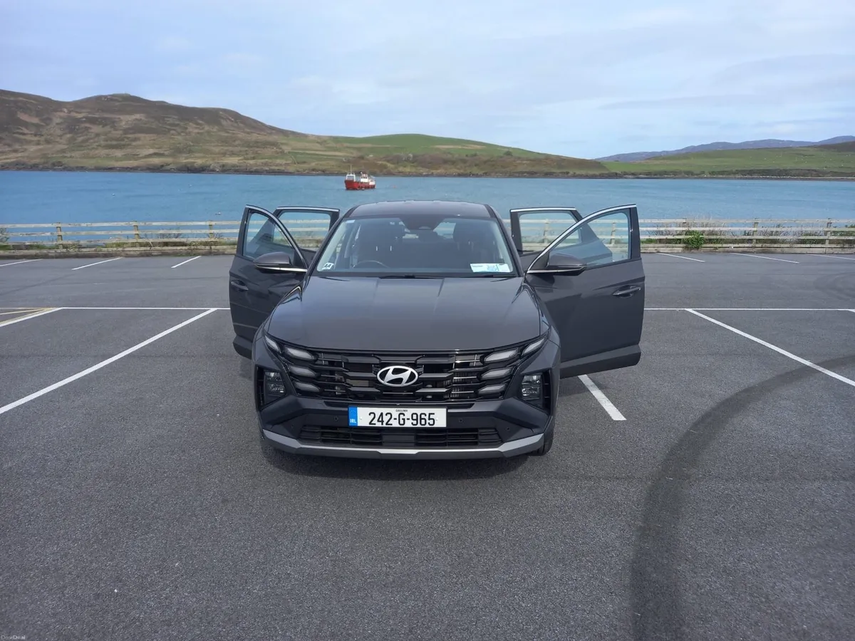 Hyundai Tucson executive*7000km* - Image 1
