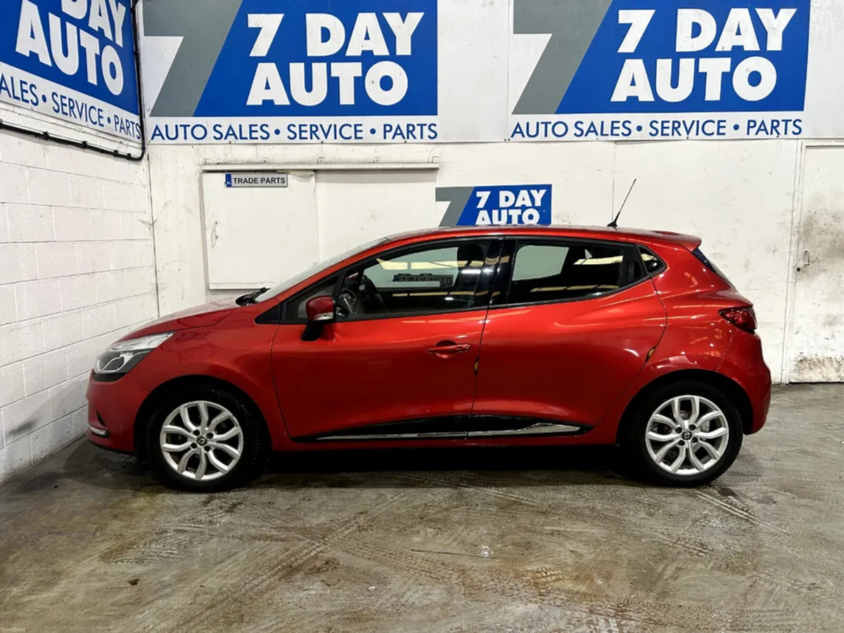 Renault Clio IV DYNAMIQUE NAV 1.2 PETR 4DR - Image 4