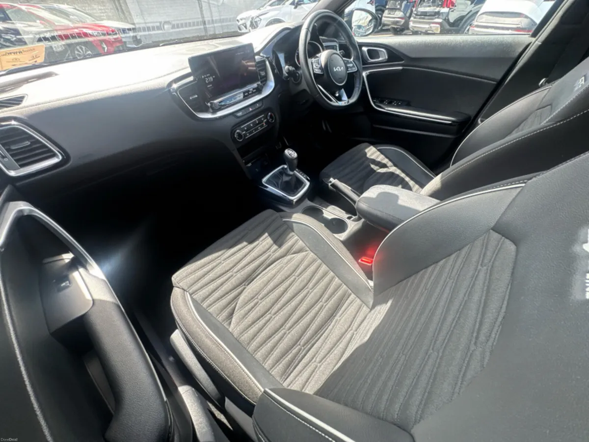 Kia Ceed MY23 1.0HP GTL 5DR - Image 1