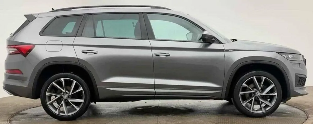 2.0 TDI SportLine SUV 5dr Diesel DSG 4WD Euro 6 (s - Image 2