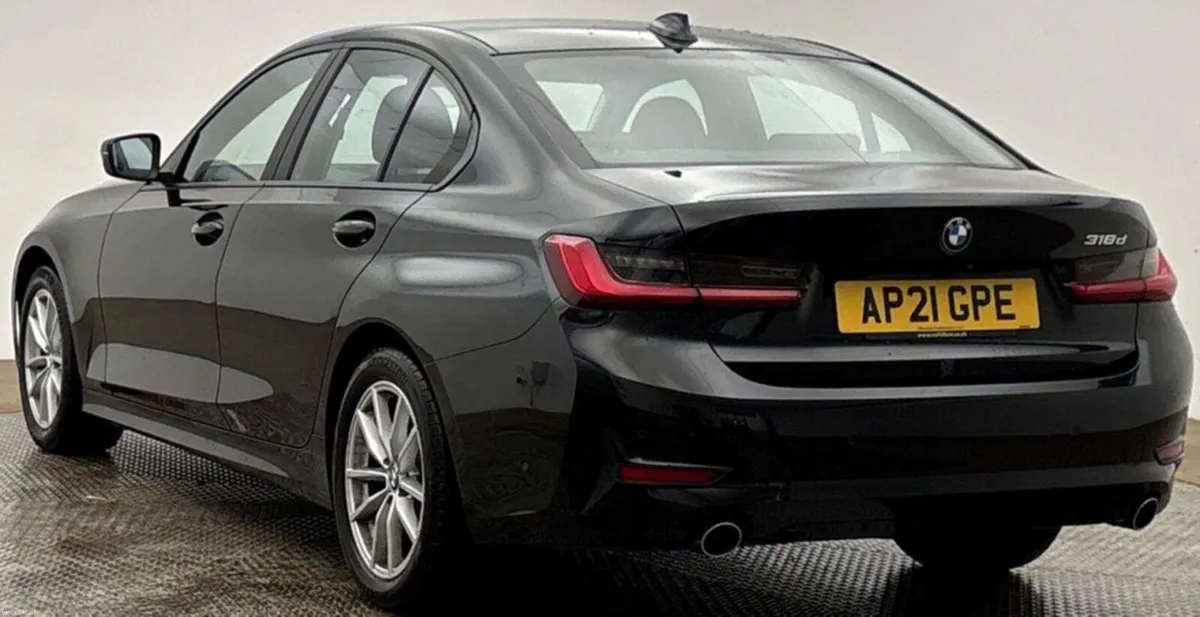 2.0 318d MHT SE Pro Saloon 4dr Diesel Hybrid Auto - Image 3