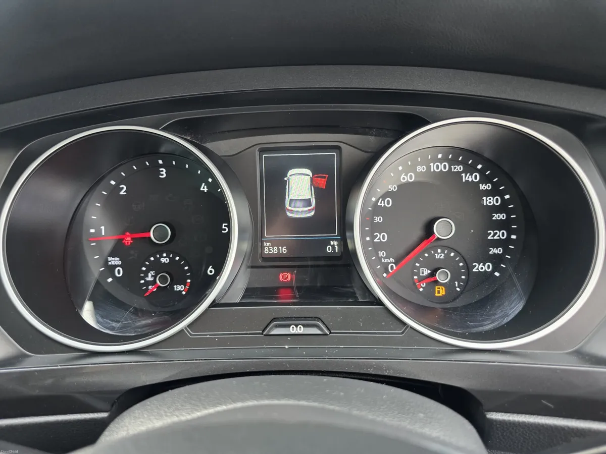 172 VW Tiguan 2.0TDI COMFORTLINE Low Miles - Image 3