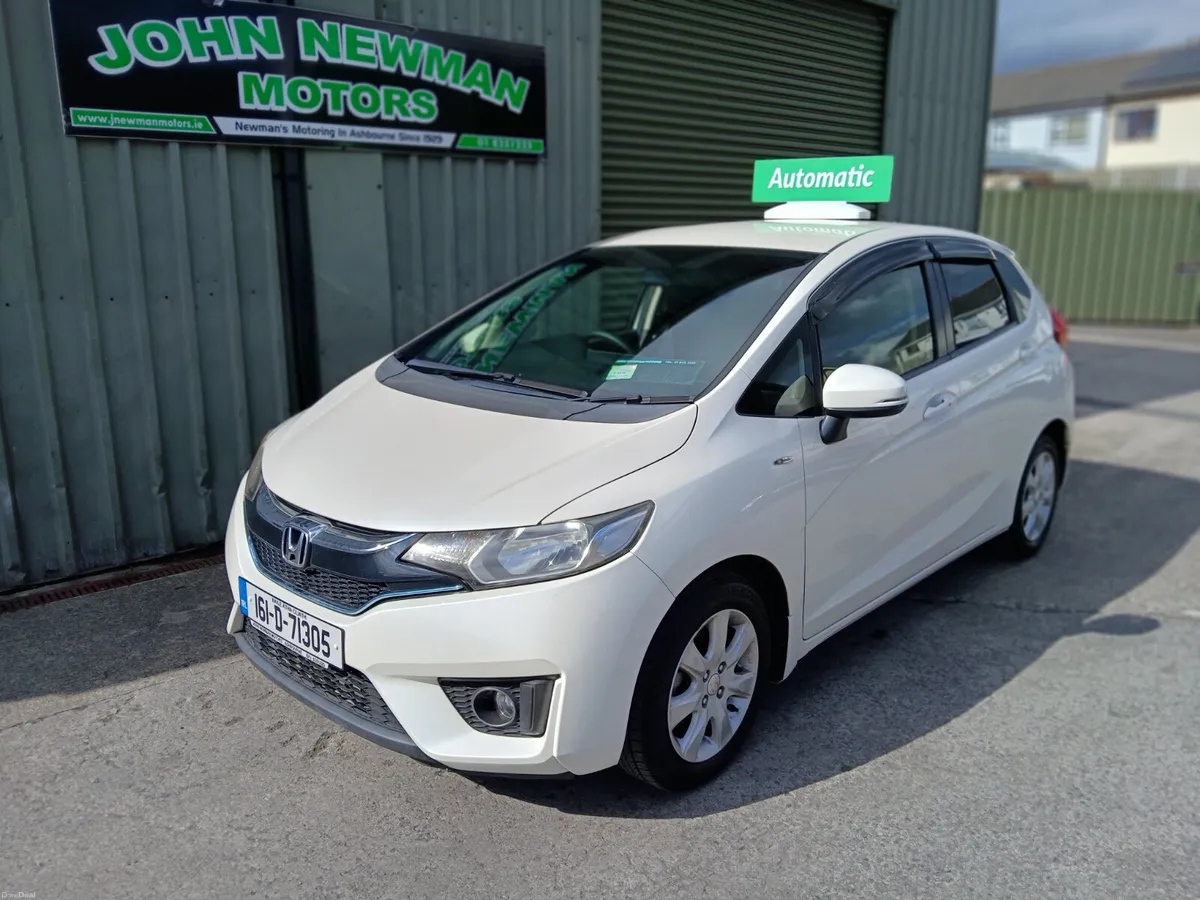 Honda Fit hybrid  2016  automatic low mileage - Image 4