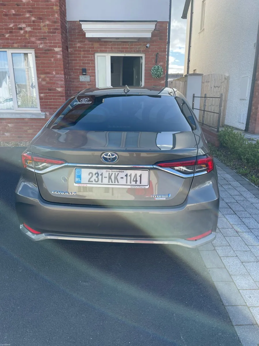 2023 Toyota Corolla Luna sport Hybrid - Image 2