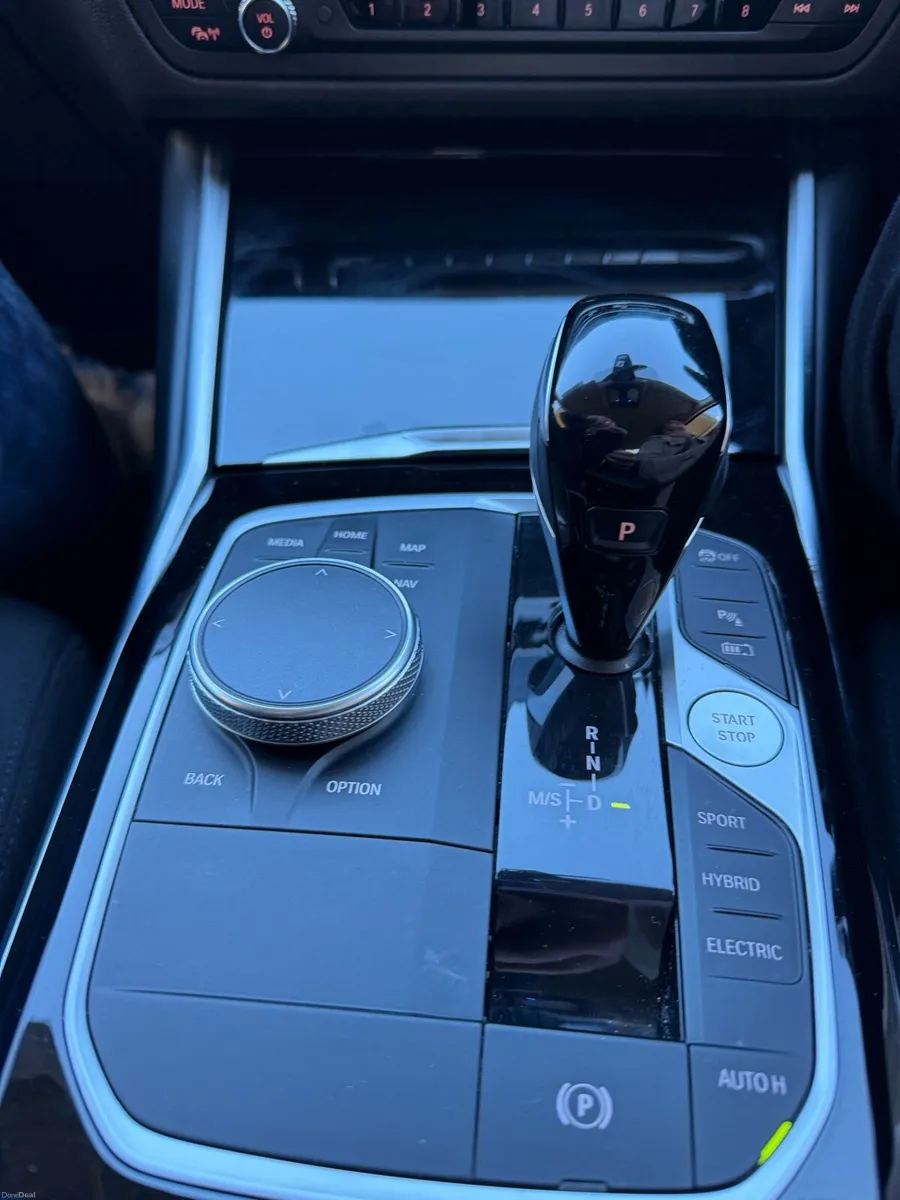 BMW 330e, Auto 20” M Sport Alloys - Image 3