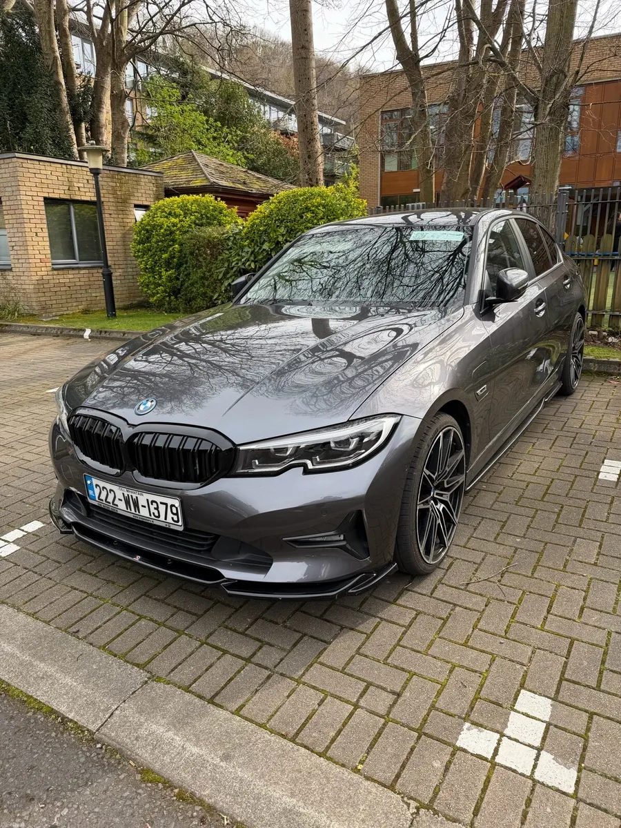 BMW 330e, Auto 20” M Sport Alloys - Image 1