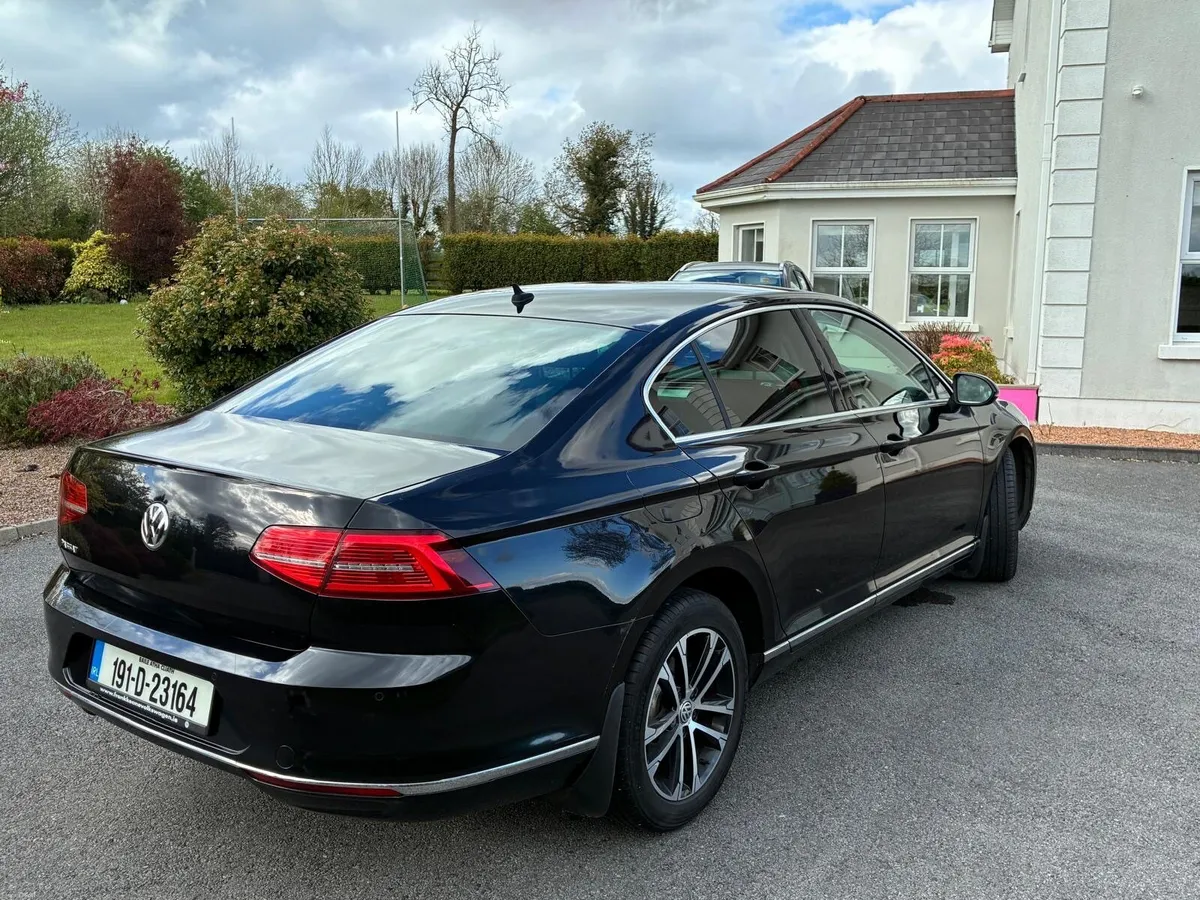Volkswagen Passat 2019 - Image 3