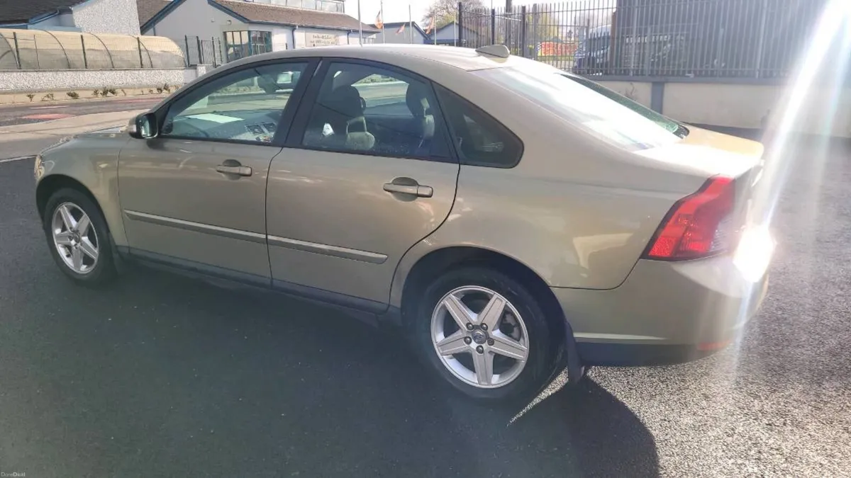 Volvo s40  1.6 petrol - Image 2