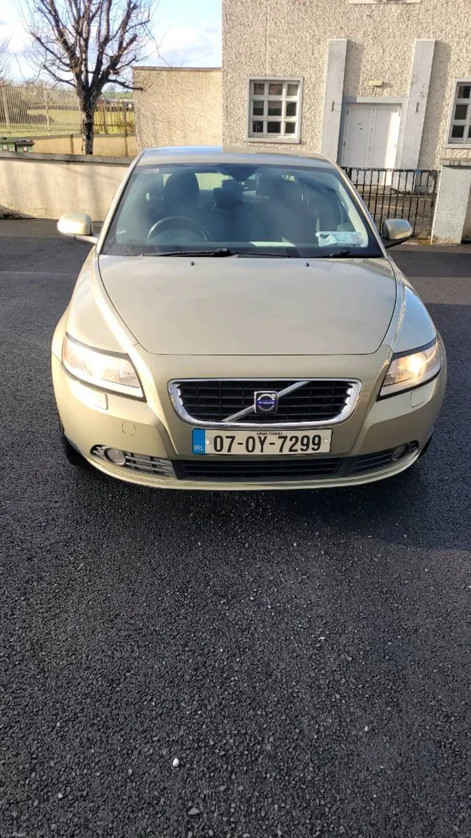 Volvo s40  1.6 petrol - Image 4