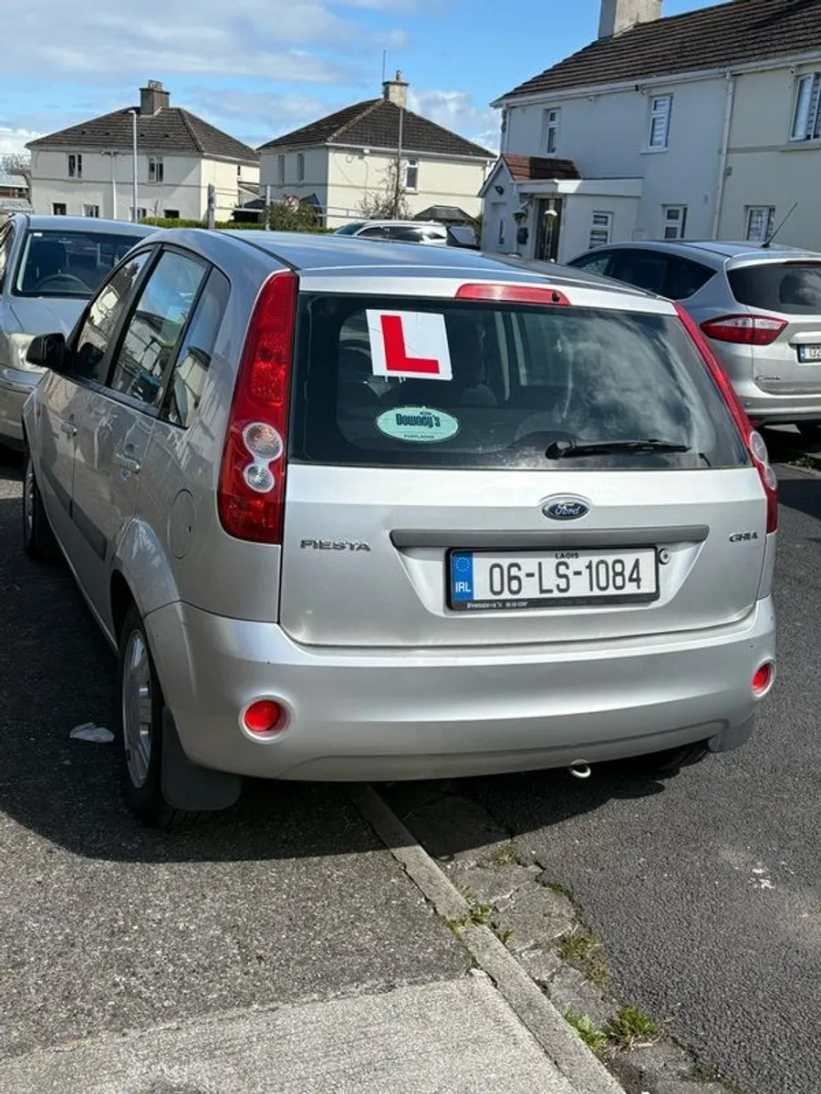 2006 Ford Fiesta - Image 2