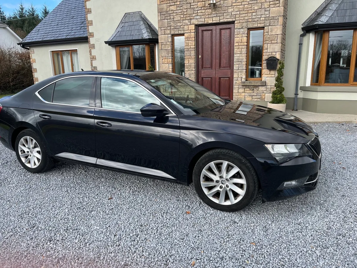 Skoda Superb 2017 - Image 2