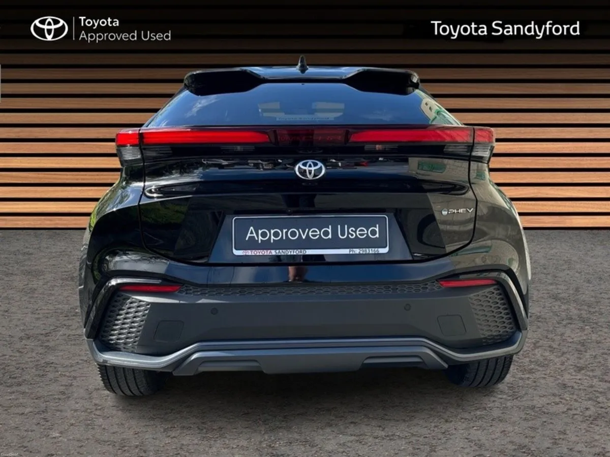 Toyota C-HR PHEV 2.0 PREMIERE // PLUS 3 FREE SERVI - Image 4
