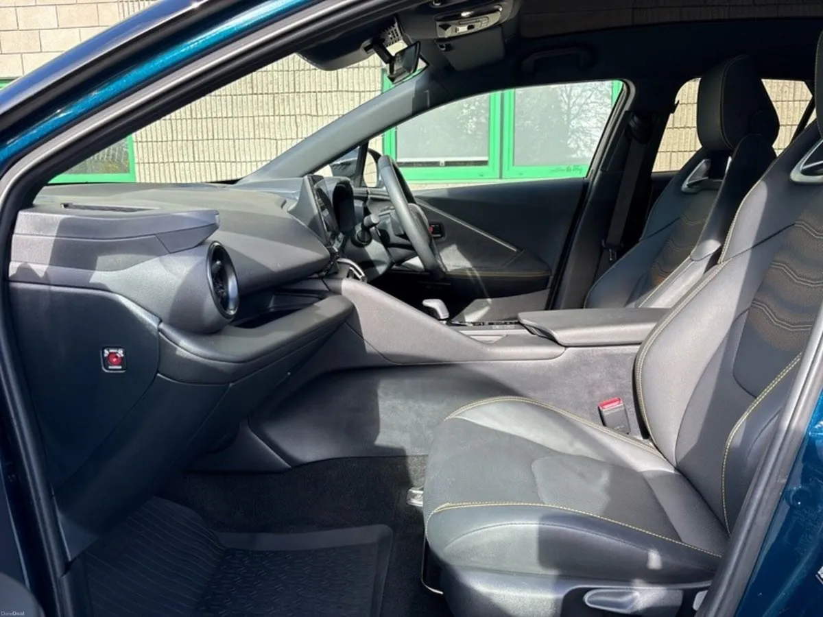 Toyota C-HR PHEV 2.0 PREMIERE // PLUS 3 FREE SERVI - Image 6