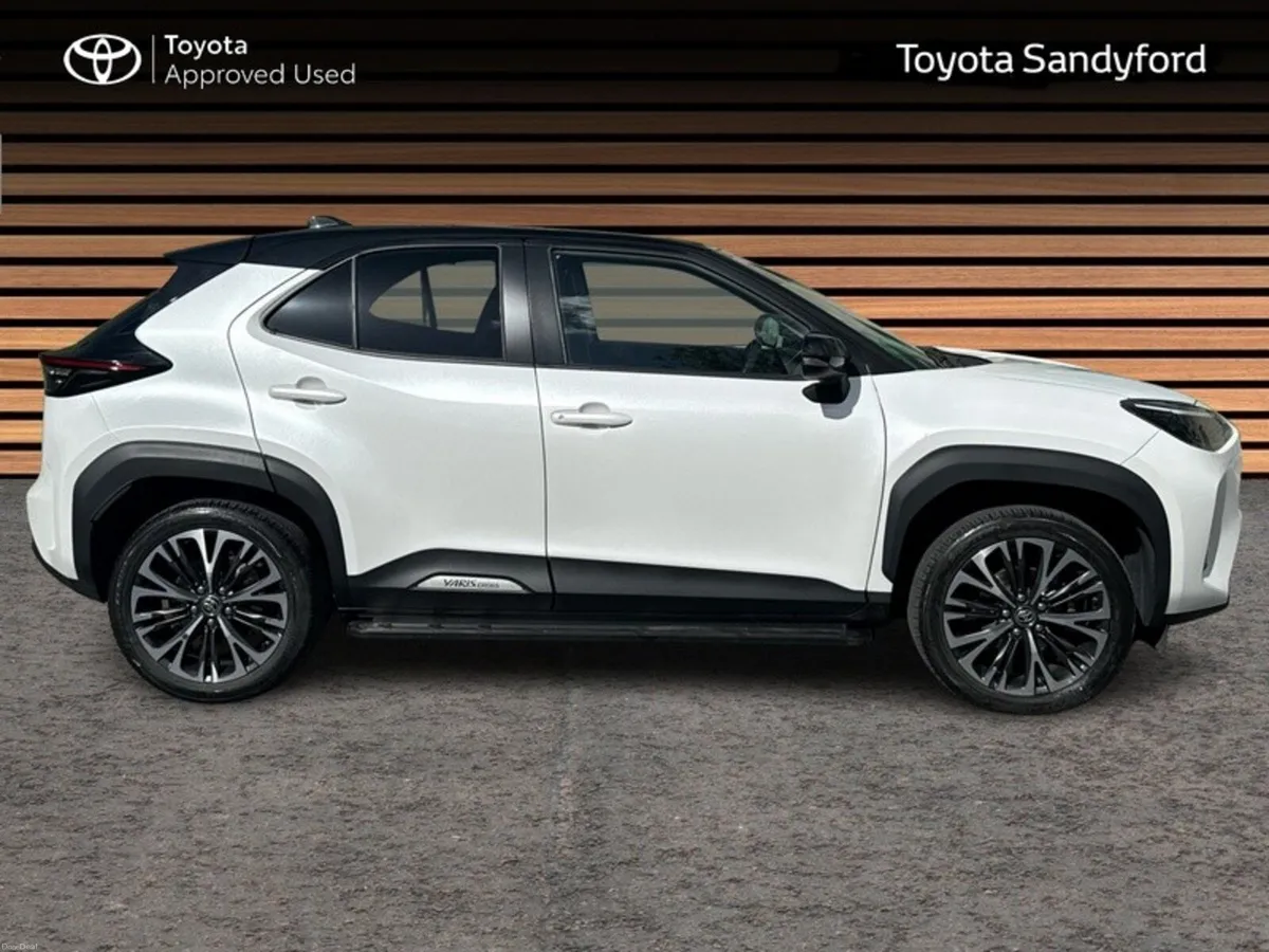 Toyota Yaris Cross SOL TOP SPEC HYBRID AUTO // SID - Image 3