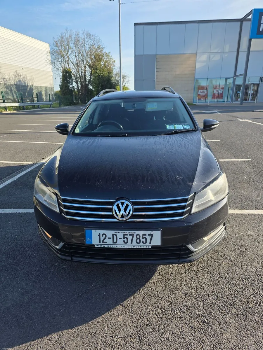 Volkswagen Passat 2012 - Image 2