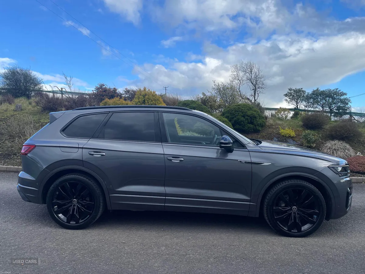 Volkswagen Touareg DIESEL ESTATE - Image 3