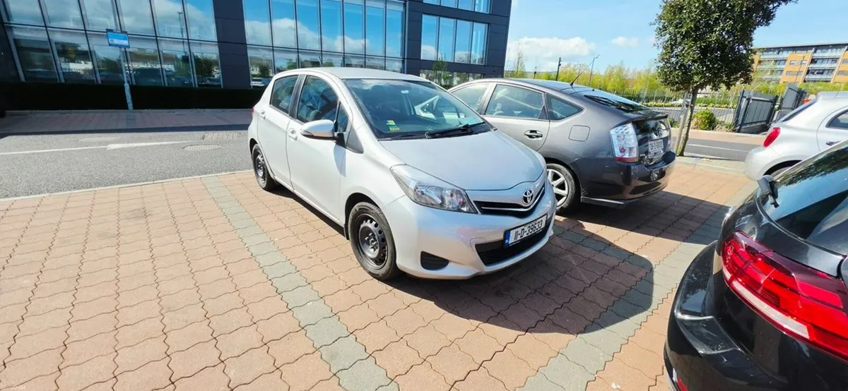 Toyota Yaris 2011 - Image 4