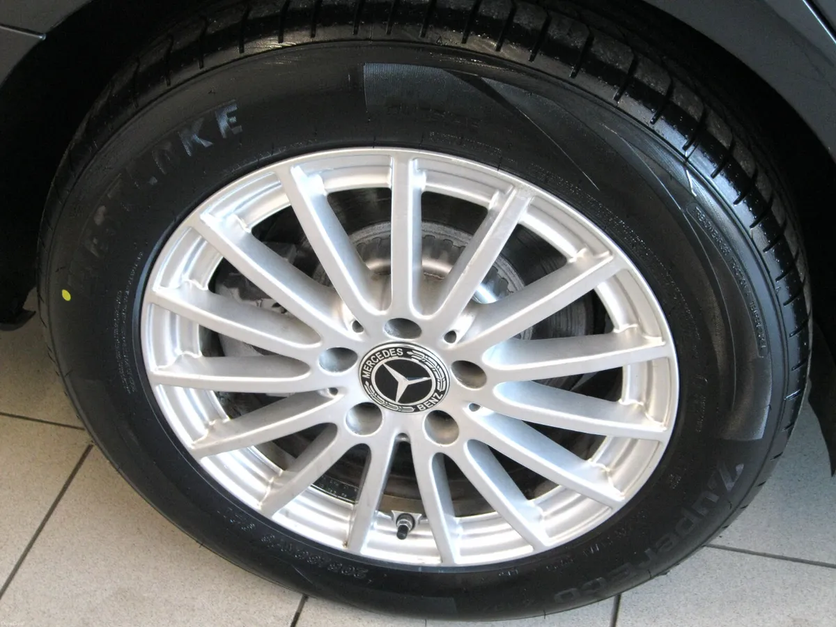 HI SPEC C220! LOW MLS! 4 NEW TYRES! NCT6/27! MINT! - Image 6