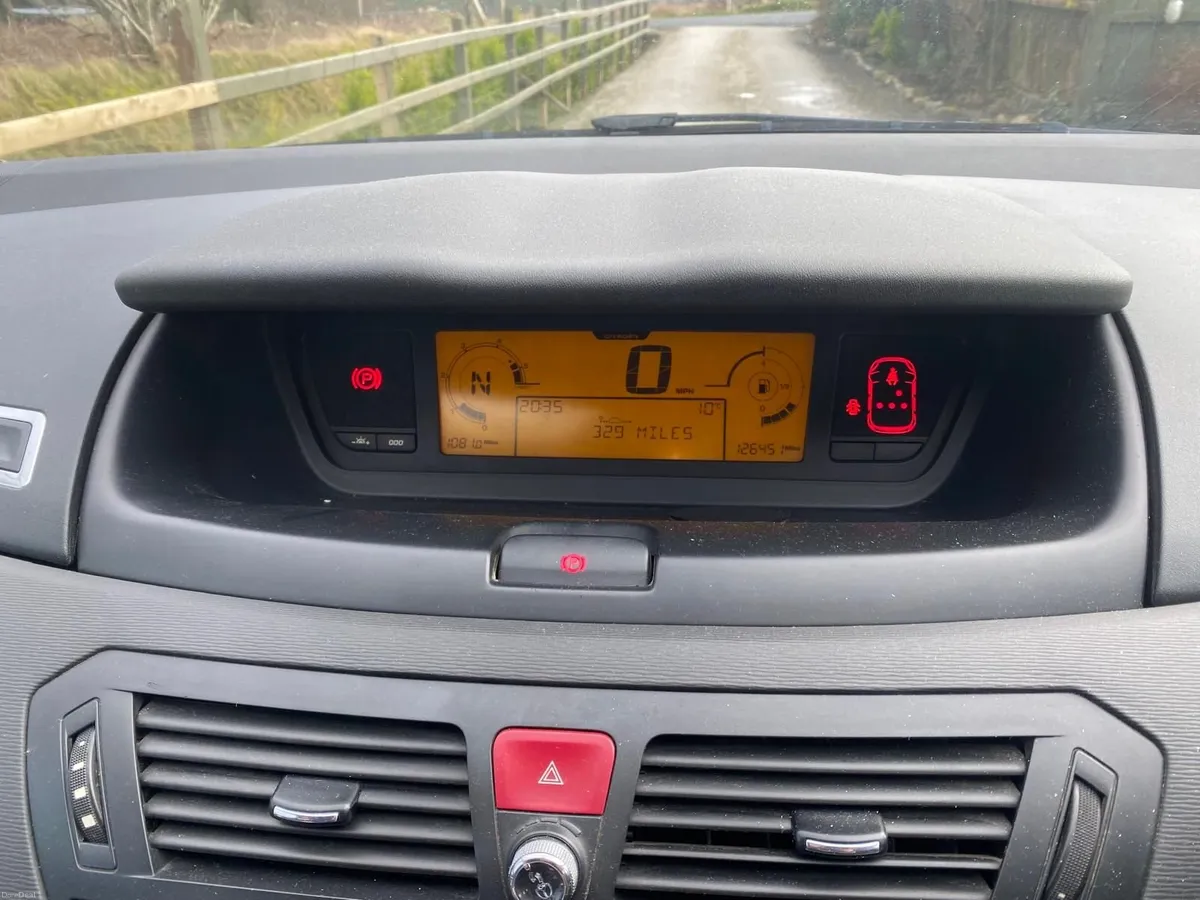 Citroen C4 Picasso 2010 - Image 1