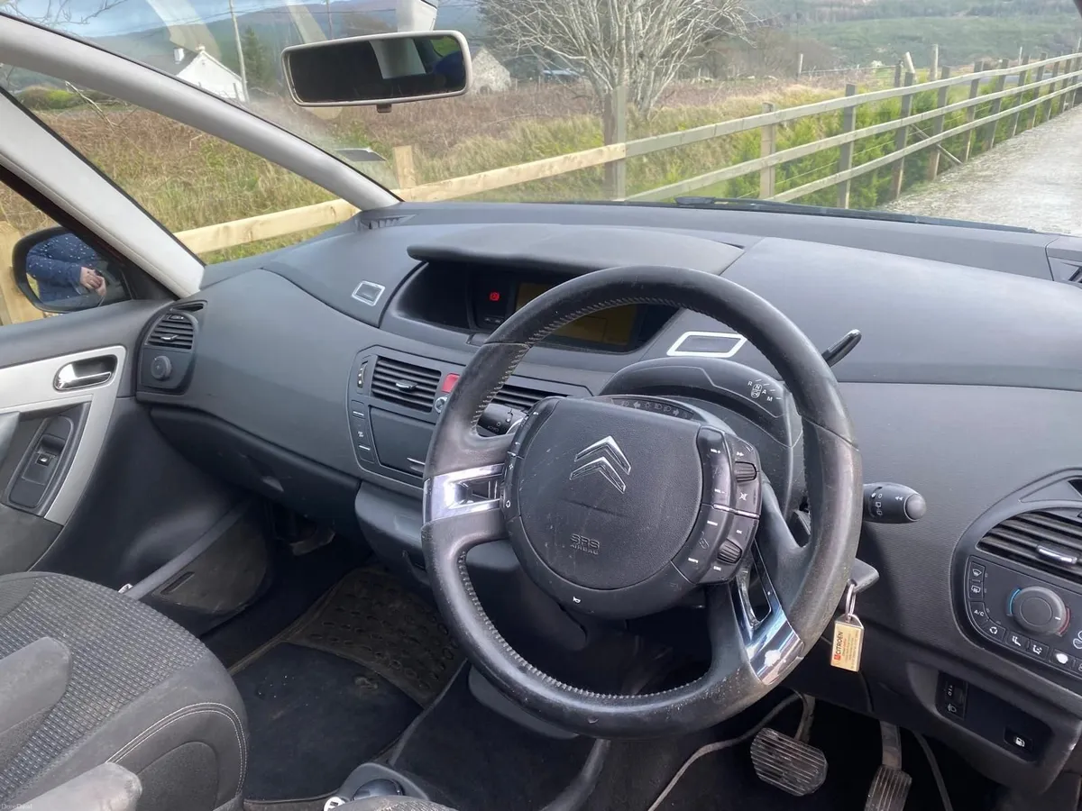 Citroen C4 Picasso 2010 - Image 2