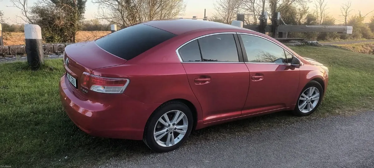 Toyota Avensis 2010 - Image 2