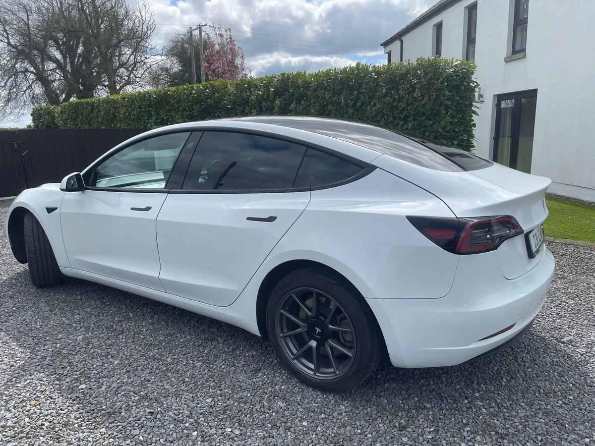 Tesla model 3 RWD - Image 2