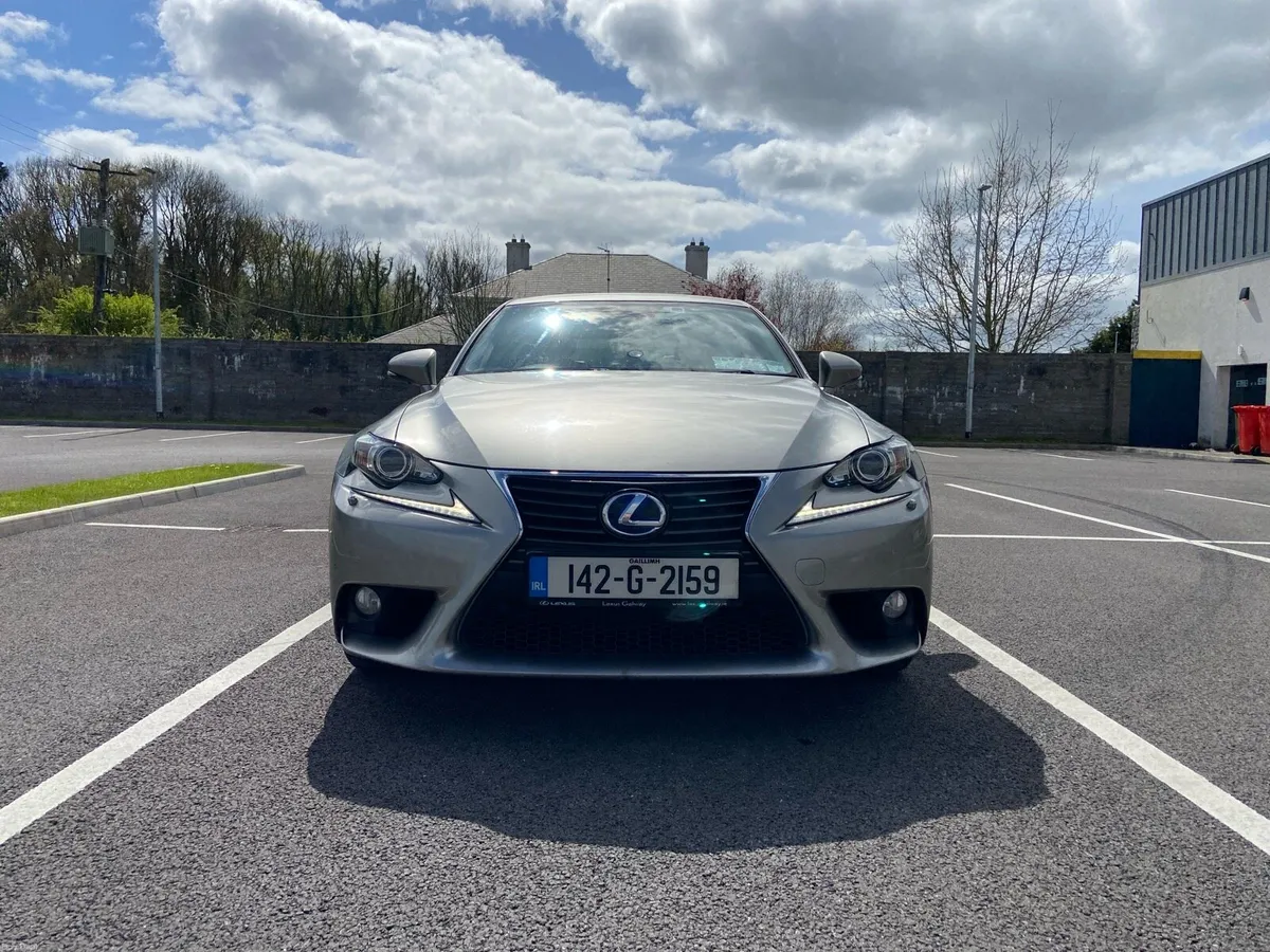 Lexus IS300h 2014 - Image 2
