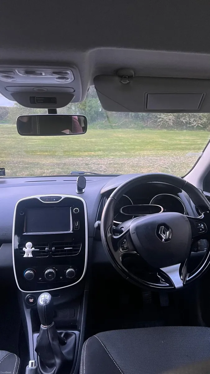 Renault Clio 2015 - Image 2