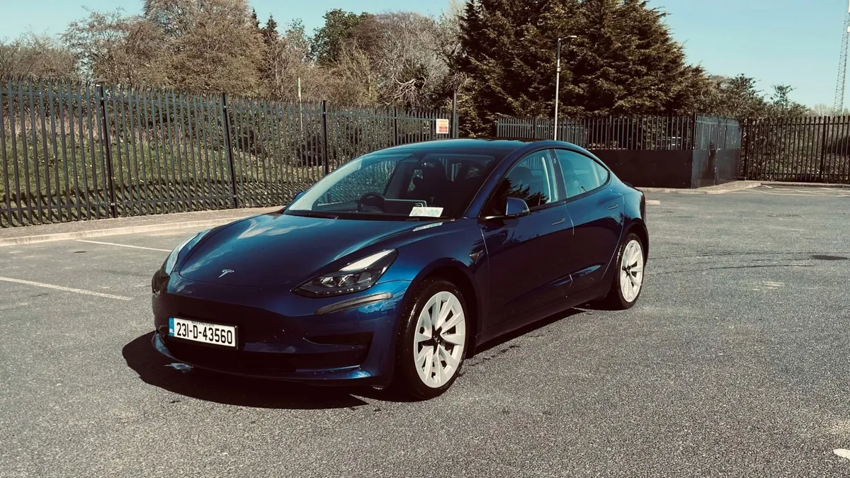 2023 Tesla Model 3 RWD Deep Blue EAP 19" - Image 2