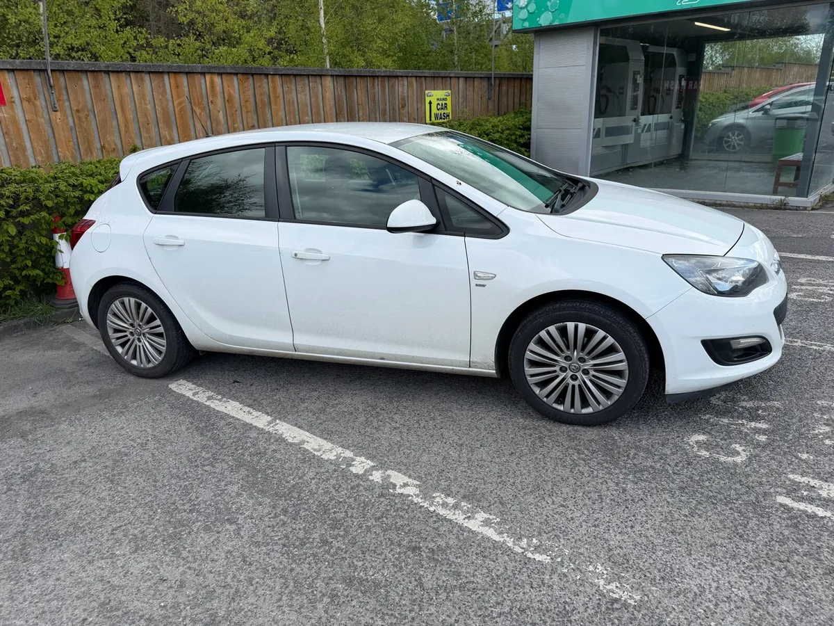 OPEL ASTRA 1.4 244KM loads of service history - Image 4