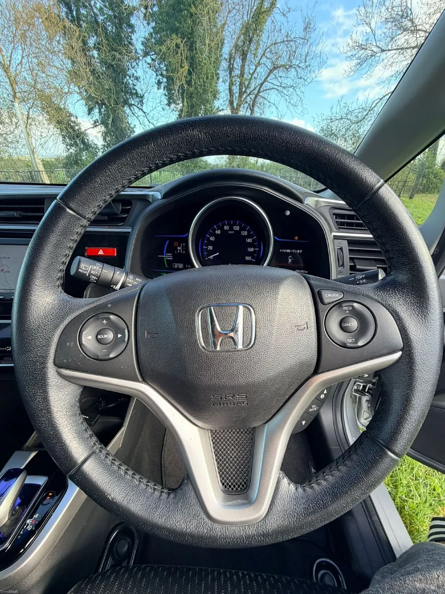 Honda Fit 2015 - Image 2