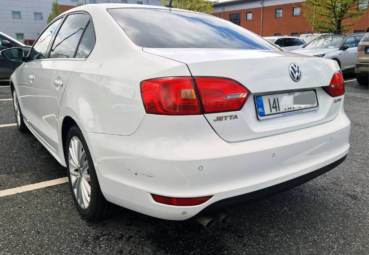 Volkswagen Jetta 2.0 TDI Highline Sport - Image 4
