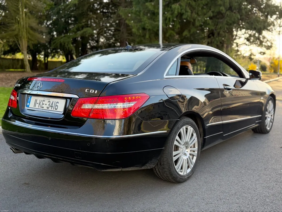 2011 Mercedes-Benz E-Class Coupe - Image 4