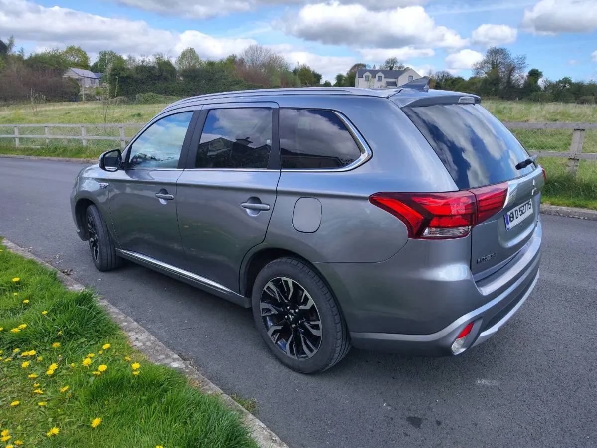 Mitsubishi outlander 2018 PHEV - Image 2
