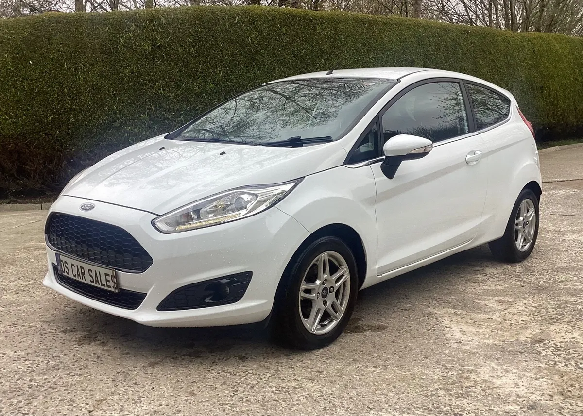 2013 Ford Fiesta 1.2 Zetec 68,000 miles - Image 3
